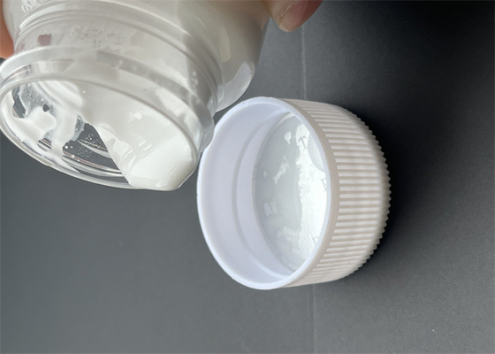 Un buon prezzo. Emulsione acrilica ad alta lucentezza a base d'acqua per il rivestimento del legno con primer e verniciatura in linea