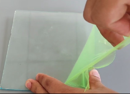 Un buon prezzo. Rivestimento superficiale a base d'acqua, ripudibile, con buona resistenza all'acqua in linea