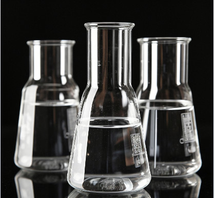 Un buon prezzo. Resina polipolilica acrilica a base di solvente ad alta lucentezza 2K per verniciature esterne automobilistiche in linea